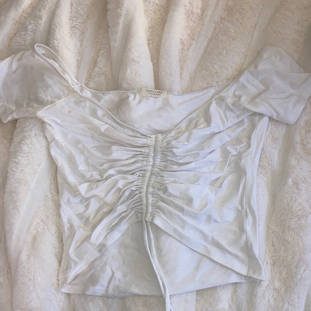 Hearts and Hips white off the shoulder crop top 🤍 medium